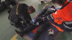 Karlovarská policie prošla novým tréninkem. Učila se pomoc při krvavých útocích