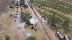 Polsko-běloruská hranice čelí náporu migrantů. Pokusili se ji překonat násilím
