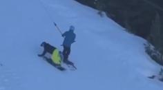 Snowboardista srazil několik lyžařů. Nepomohl jim a zmizel