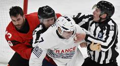 Francouzský hokejista vyloučen z turnaje. Prý porušil olympijského ducha
