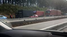Nehoda náklaďáků ucpala dálnici D1, kolona měla přes 10 kilometrů!