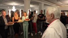 VIDEO: Jiří Krampol oslavil 83. narozeniny. Zavzpomínal i na Karla Gotta