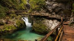 České turisty strhl vodopád. Řítili se 15 metrů