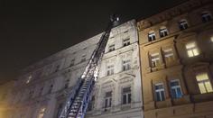 Manželům kompletně vyhořel byt, stačili utéct i se psem a kočkou