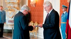 RUSNOKOVA OSTUDA: "Ty vole, já se třepu, abych tam nemusel jet," šokoval premiér o pohřbu Mandely. To musíte slyšet!