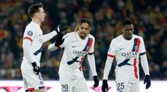 Neuznaný gól hráče Lens mrzel. PSG utkání otočilo a upevnilo vedení v tabulce