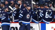 Poslední zápas v základní části NHL ovládl Winnipeg. Rozhodla třetí třetina