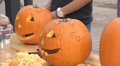 Tenisové rakety vyměnily za nože. Slavné tenistky dlabaly halloweenské dýně