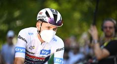 Covid řádí na Tour de France. Roušky nosí už i závodníci