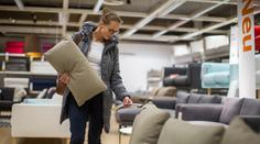 Nábytkářský gigant v problémech. IKEA musí propustit stovky zaměstnanců