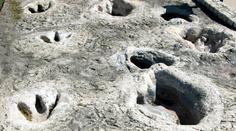 Vyschlá řeka odkryla dinosauří stopy. Jsou staré 113 milionů let. VIDEO