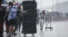 Start zdržel déšť i chyba v softwaru. FIA vysvětlila nečekané zastavení vozů