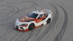 Takový drift jste ještě neviděli. GR Supra umí super kousky bez řidiče!