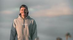 Skejťák Max Habanec začíná bojovat o olympiádu. První závod rušili