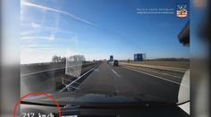 Pirát silnic na D6 předjel policejní hlídku. Letěl rychlostí 217/km!