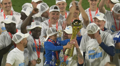 Divoké oslavy v klidné Olomouci, v akci byl i traktor