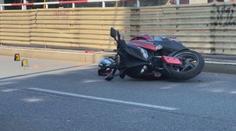 Tragická nehoda v Praze. Motorkář nepřežil srážku s kropicím vozem