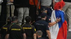 Trubky a bubny byly na Španěly moc. České diváky za fandění vyvedla policie