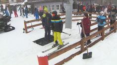 Lyžaři se vrací na hory. Podle hoteliérů je návštěvníků jako před covidem