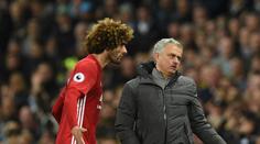 Červená za 19 sekund! Pak se Fellainiho zastal jen Mourinho