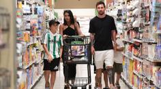 Mánie v Miami? Ne. Messi si v klidu nakoupil. Zvládl i pusu od fanouška