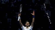 Debutant mu na startu pěkně zatopil, Djokovič na Turnaji mistrů přesto zvítězil