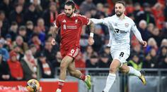 Parádní rána i šílená chyba. Záložník Liverpoolu nakonec slavil postup