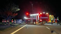 Tragická nehoda na Písecku. Při srážce osobáku s náklaďákem zemřel jeden člověk