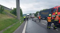 Hromadná nehoda u hranic se Slovenskem. Jeden z kamionů vezl munici