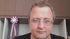 Vládu čeká hlasování o nedůvěře. Bitcoinová kauza hraje opozici do karet, říká politolog