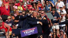Při útoku na Trumpa zemřel táta dvou dětí (†50). Rodinu kryl vlastním tělem