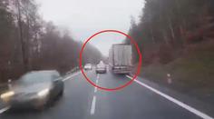 Předjíždění se změnilo v horor, k tragédii chyběl okamžik! VIDEO