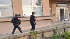 Policie zasahovala ve dvou nemocnicích. Poteče krev, měl vyhrožovat muž