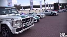 Nabušené sporťáky i běžné modely. V tomhle jezdí policisté po světě