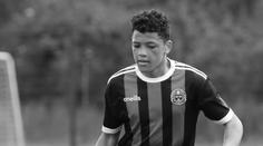 Fotbalistu Bohemians pobodali při konfliktu o kolo, v nemocnici zemřel