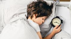 Je to zvěrstvo. Střídání času škodí hlavně dětem, říká psycholog a radí, co dělat