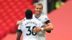 Součkův West Ham se díky remíze zachránil, Liverpool přestřílel Chelsea