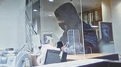 Ozbrojený lupič na útěku! Policie žádá o pomoc při pátrání