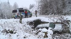 Řidiče trápí namrzlá vozovka. Některé silnice na Moravě jsou uzavřeny