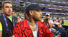 Neymar způsobil prodavačům šok. Nemohli uvěřit, komu dres prodávají