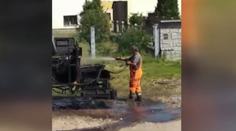 Bagry nám myjí přímo před domy, zlobí se lidé. VIDEO jako důkaz