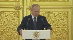 VIDEO: Putin při projevu odhalil zdravotní potíže. Přišel o 32 minut později