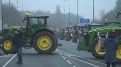 Zemědělci po celém Česku vyrazili protestovat. Hraniční přechod zaplnily stovky traktorů