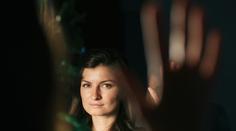 Vypadala jako perfektní manželka, rodinu šokovala krutou pravdou