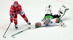 Sudí uznal sporný gól Třince. Regule říkají něco jiného, zuří Bruslaři