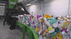 Stroje nahrazují lidi. V Česku vznikla první automatická třídička odpadu.