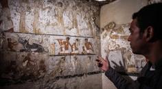 Archeologové našli v Gíze 4400 let starou hrobku! Komu patřila?