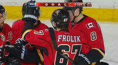 Frolík zařídil obrat Calgary proti Vancouveru, trefil se i Hertl