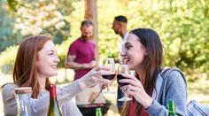 Vědci řekli přesný počet kroků, kterým spálíte skleničku vína. Spočítali jsme pivo