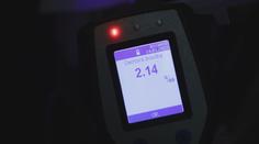 Spadla klec. Policie v Praze překazila soutěž v pití alkoholu